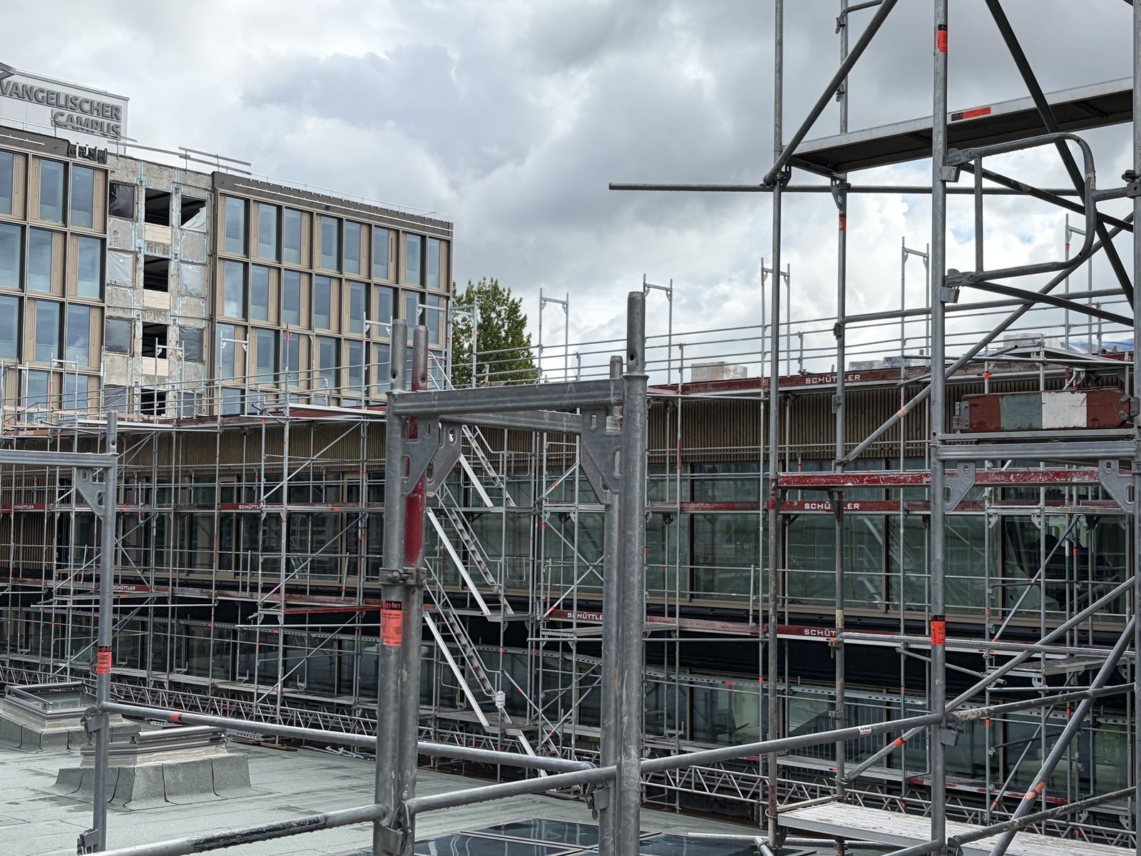 Fassade im Bau